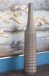Arty ceramic vase with gloss finish, beige